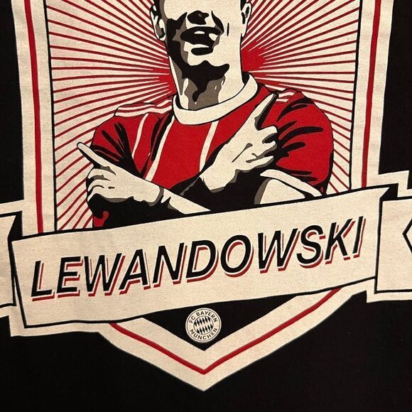 Youth FC Bayern Munich Robert Lewandowski 9 Soccer Youth Medium T-shirt. - Picture 2 of 6